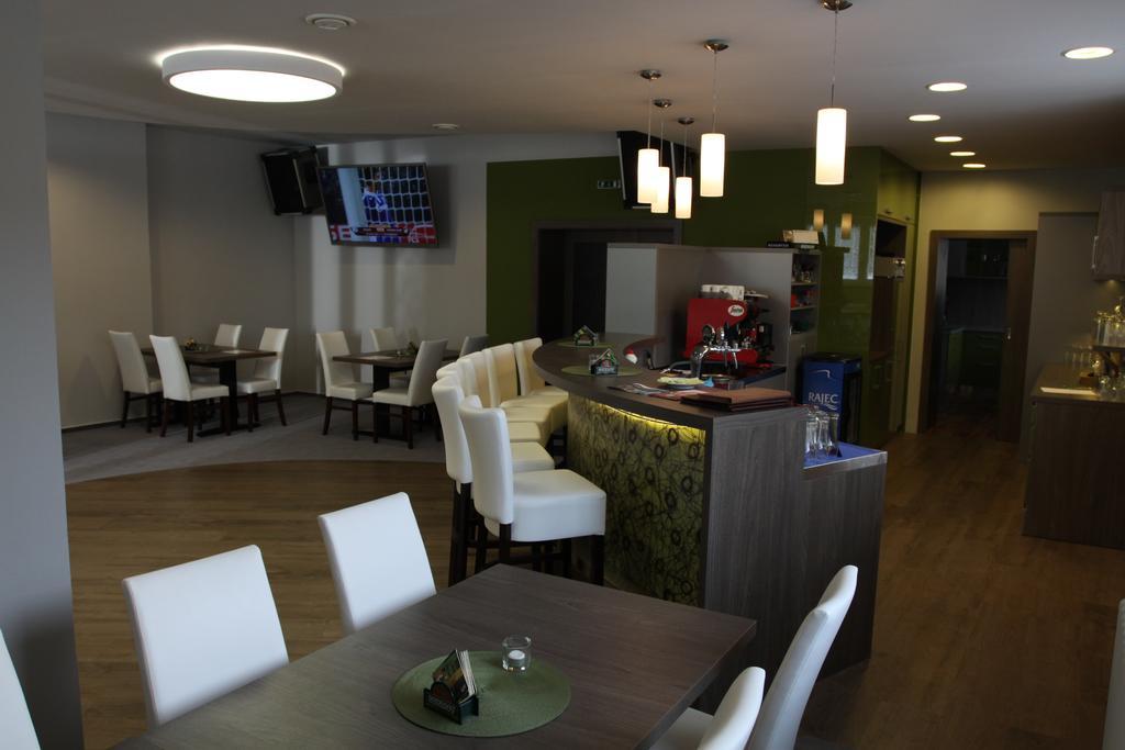 אוסטרביצה Hotel Odra מראה חיצוני תמונה