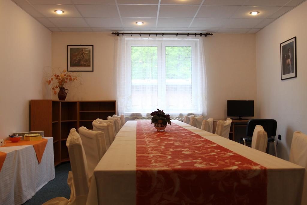 אוסטרביצה Hotel Odra מראה חיצוני תמונה