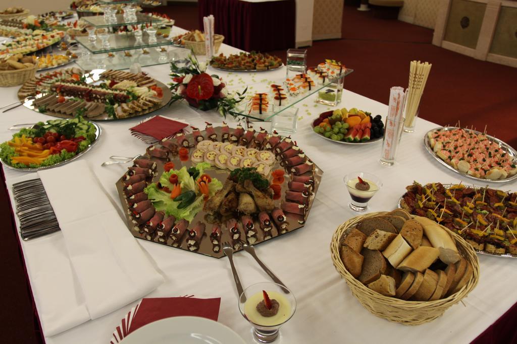 אוסטרביצה Hotel Odra מראה חיצוני תמונה