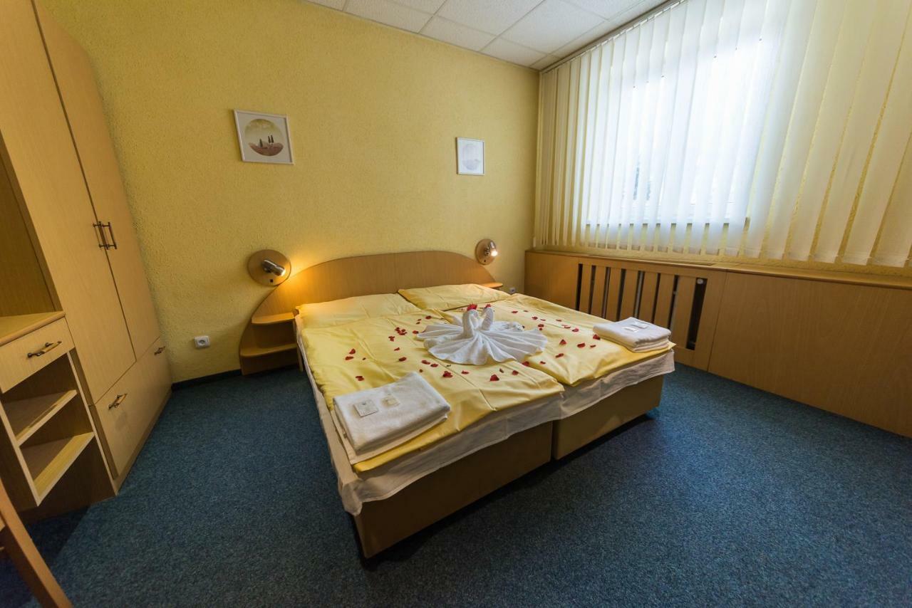 אוסטרביצה Hotel Odra מראה חיצוני תמונה